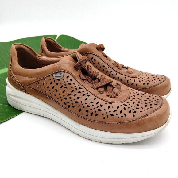 Earth Nimble Viva Size 6 Tan Perforated Leather Slip On Sneakers Comfort Shoes - Picture 1 of 9